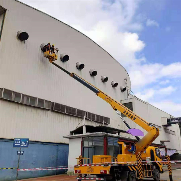 龙泉高空作业车出租服务：专业广告牌安装解决方案